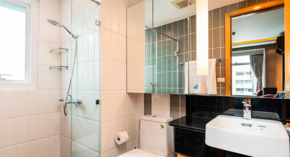 For rent 2 bedrooms condo in Watthana, Bangkok