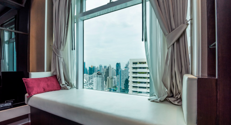 For rent 2 bedrooms condo in Watthana, Bangkok