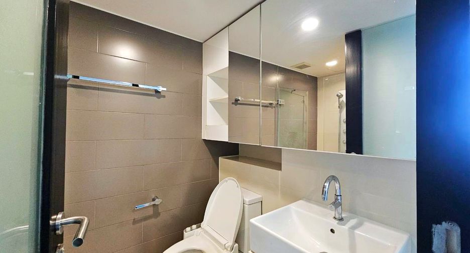 For rent 1 bed condo in Khlong Toei, Bangkok