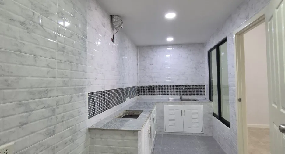 Casa adosada en venta de 3 habitaciones en Bang Bua Thong, Nonthaburi