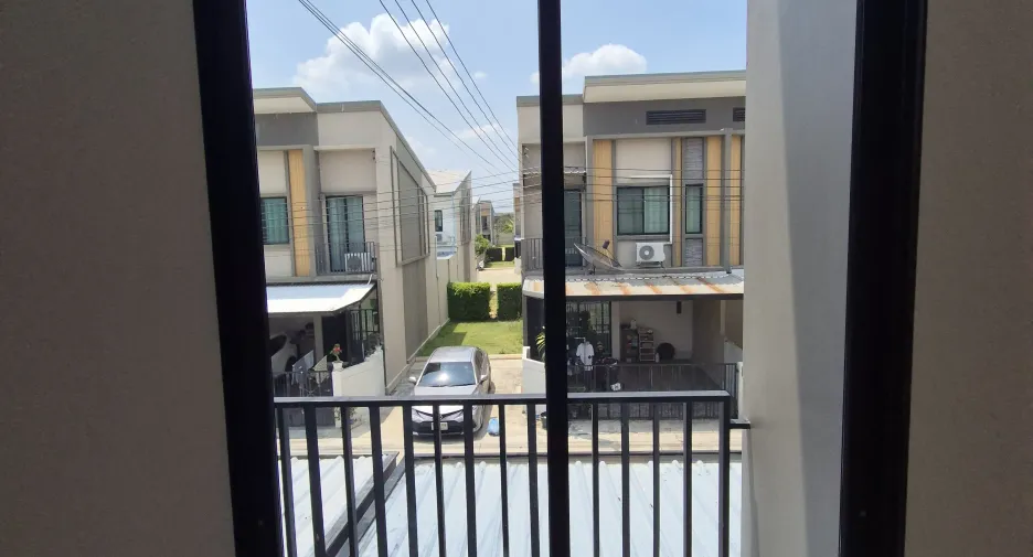 Casa adosada en venta de 3 habitaciones en Bang Bua Thong, Nonthaburi