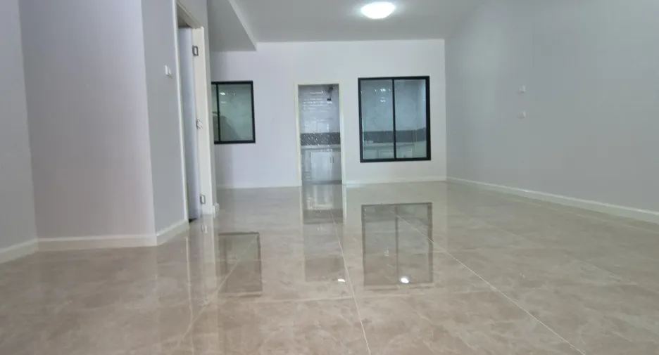 Casa adosada en venta de 3 habitaciones en Bang Bua Thong, Nonthaburi
