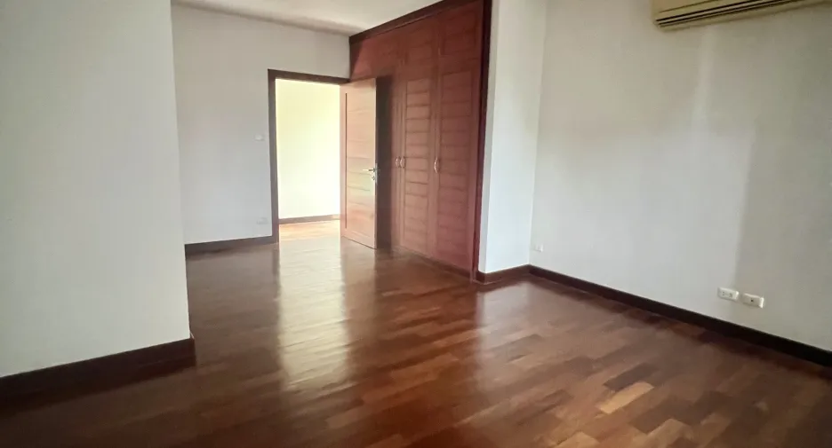 出售 4 卧室 独立屋 在 Tha Bo, Nong Khai