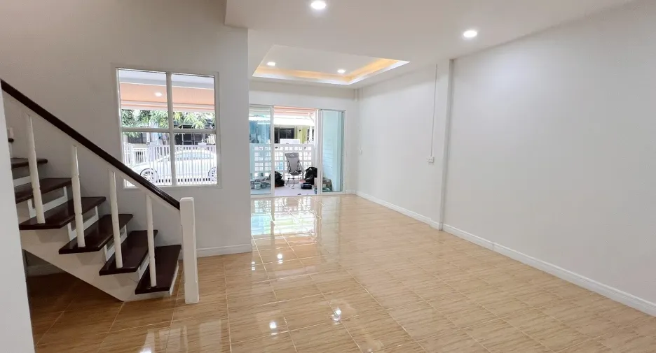 For sale 3 bedrooms townhouse in Lam Luk Ka, Pathum Thani