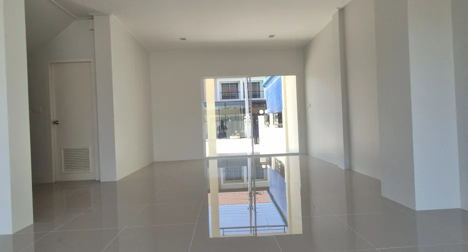 For sale 3 bedrooms townhouse in Sai Noi, Nonthaburi