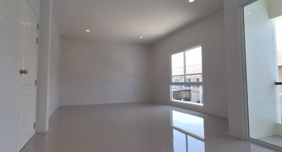 For sale 3 bedrooms townhouse in Sai Noi, Nonthaburi