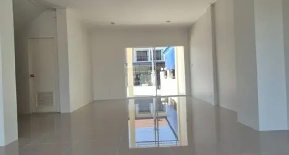 For sale 3 bedrooms townhouse in Sai Noi, Nonthaburi