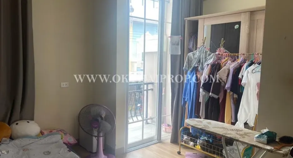 Casa adosada en venta de 4 habitaciones en Thanyaburi, Pathum Thani