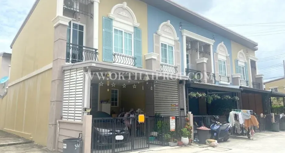 Casa adosada en venta de 4 habitaciones en Thanyaburi, Pathum Thani