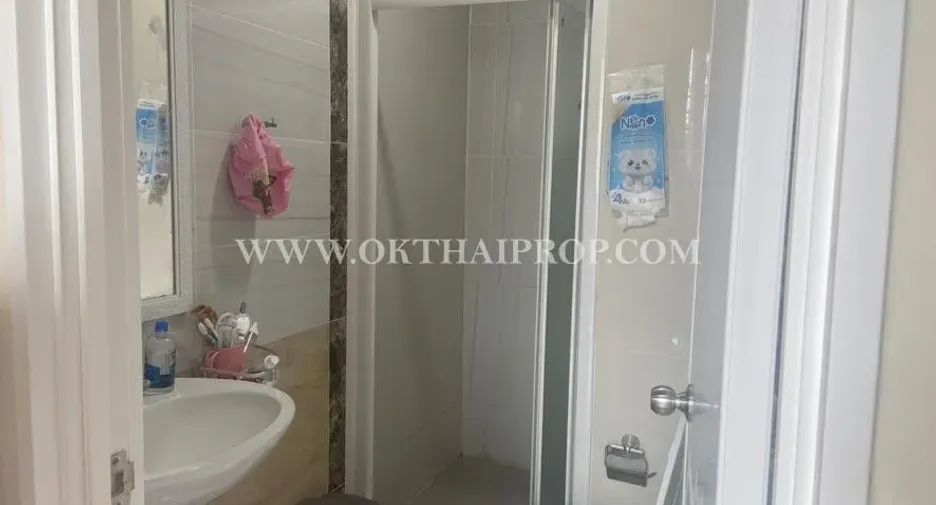 Casa adosada en venta de 4 habitaciones en Thanyaburi, Pathum Thani