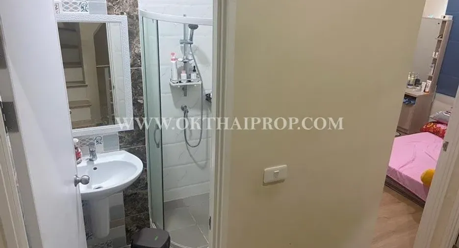 Casa adosada en venta de 4 habitaciones en Thanyaburi, Pathum Thani