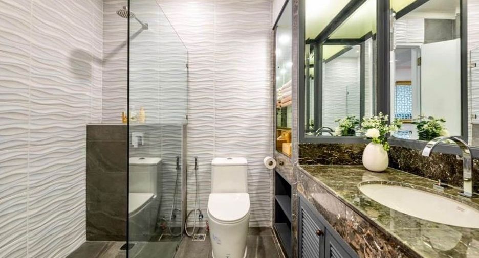 For rent and for sale 1 bed condo in Khlong San, Bangkok