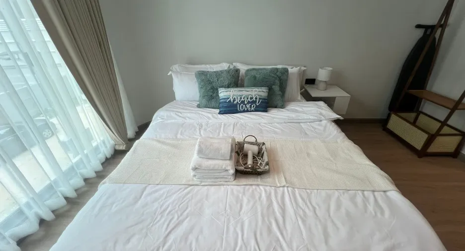 For rent 5 bedrooms townhouse in Huai Khwang, Bangkok