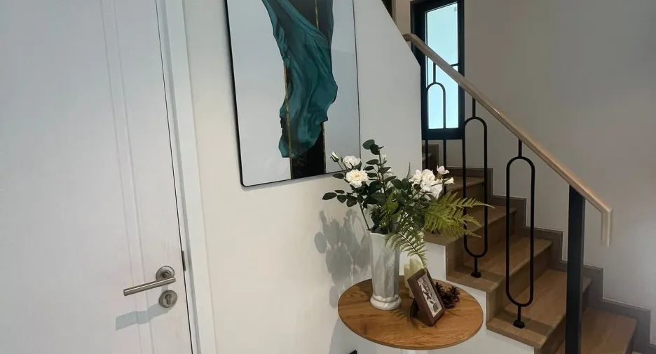 For rent 5 bedrooms townhouse in Huai Khwang, Bangkok