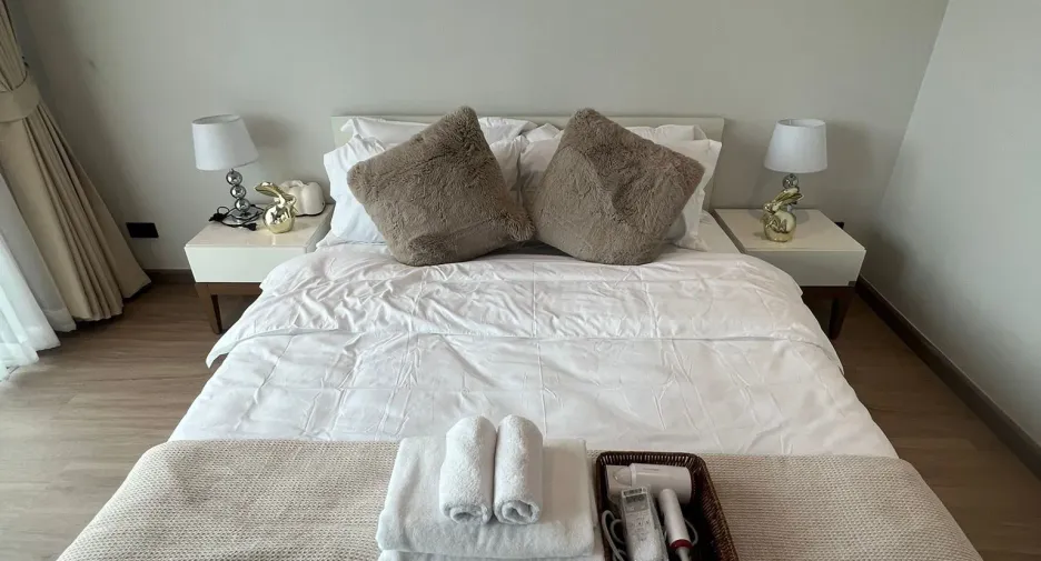 For rent 5 bedrooms townhouse in Huai Khwang, Bangkok