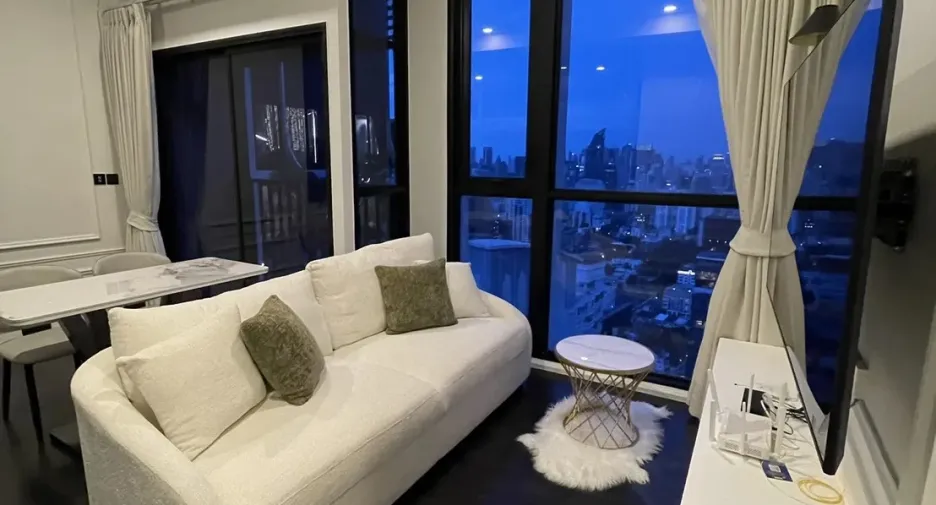 À louer 2 chambres condo à Watthana, Bangkok