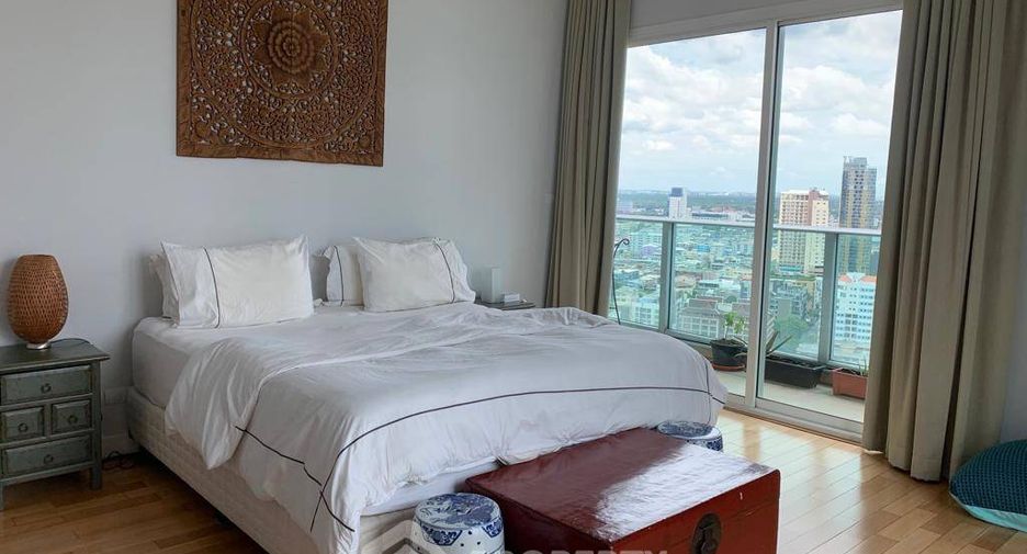 For sale 3 bedrooms condo in Khlong Toei, Bangkok