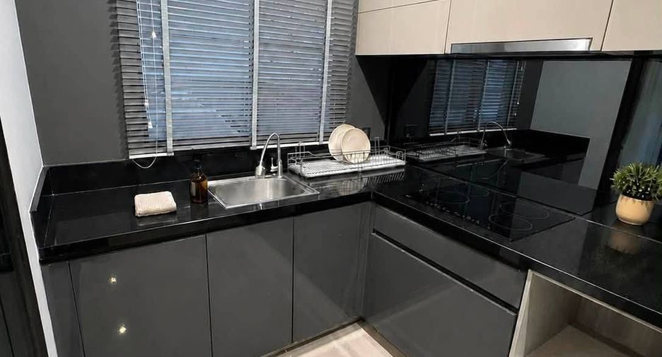 Casa adosada en alquiler y en venta de 3 habitaciones en Lat Phrao, Bangkok