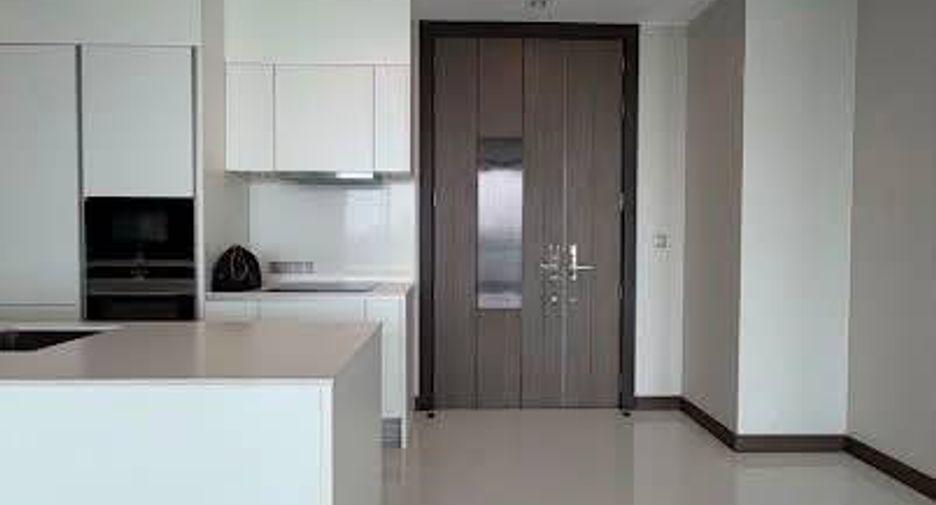 For sale 4 ベッドルーム condo in Khlong Toei, Bangkok