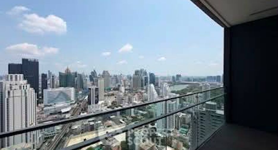 For sale 4 ベッドルーム condo in Khlong Toei, Bangkok
