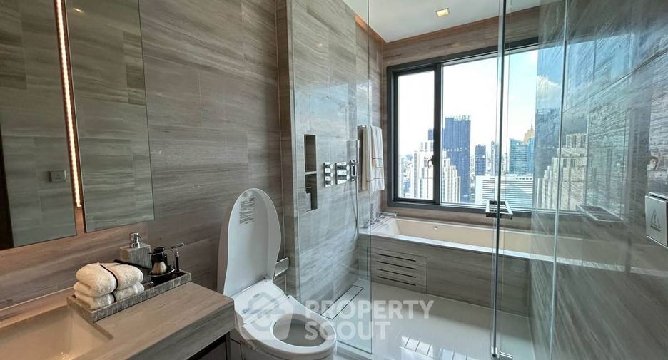 For sale 4 ベッドルーム condo in Khlong Toei, Bangkok