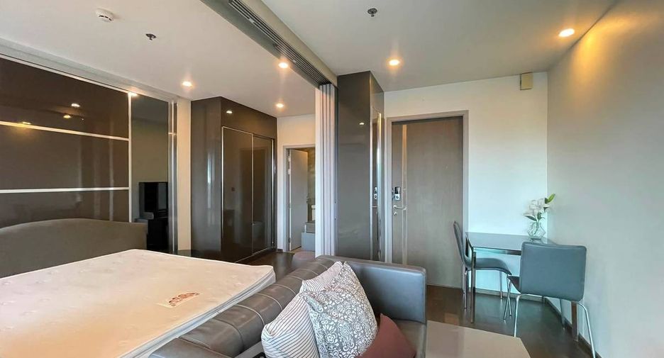 For sale 1 bed condo in Pathum Wan, Bangkok