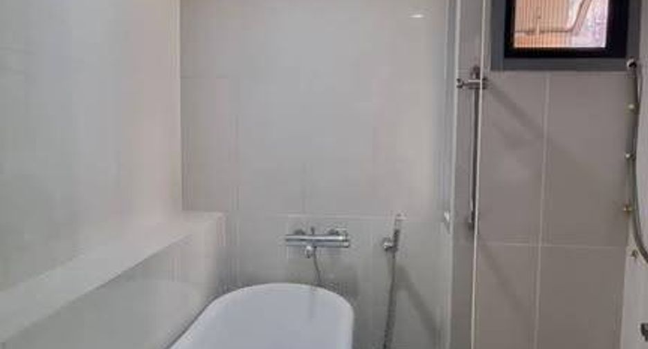 Condo en venta de 2 habitaciones en Yan Nawa, Bangkok
