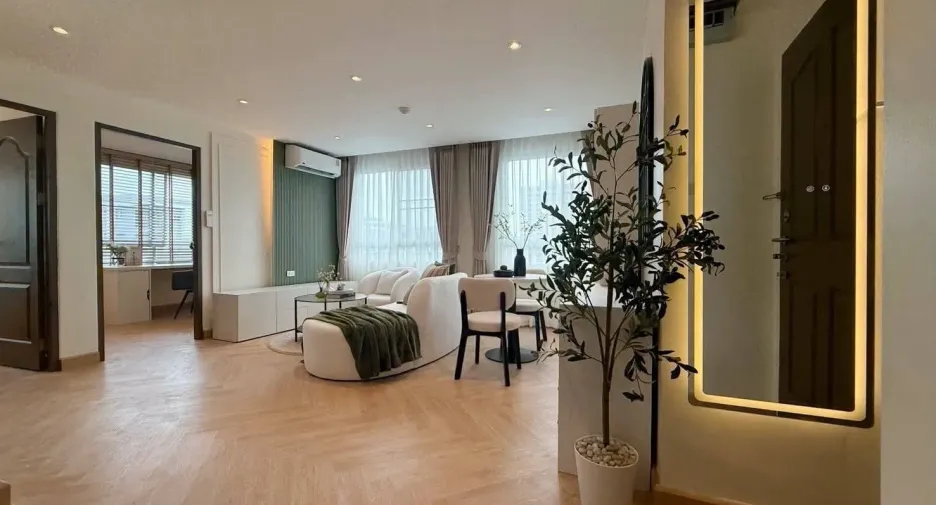 À vendre 2 chambres condo à Din Daeng, Bangkok