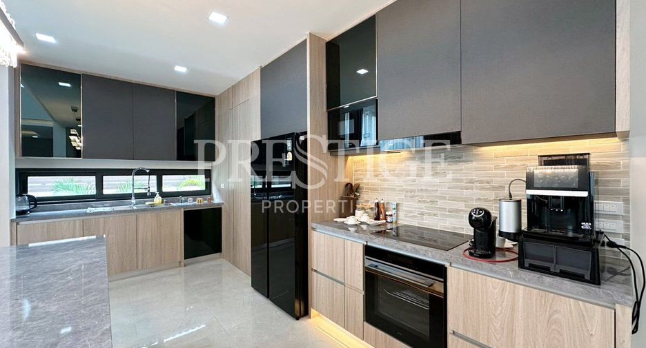 For sale 5 bedrooms house in Bang Lamung, Chonburi