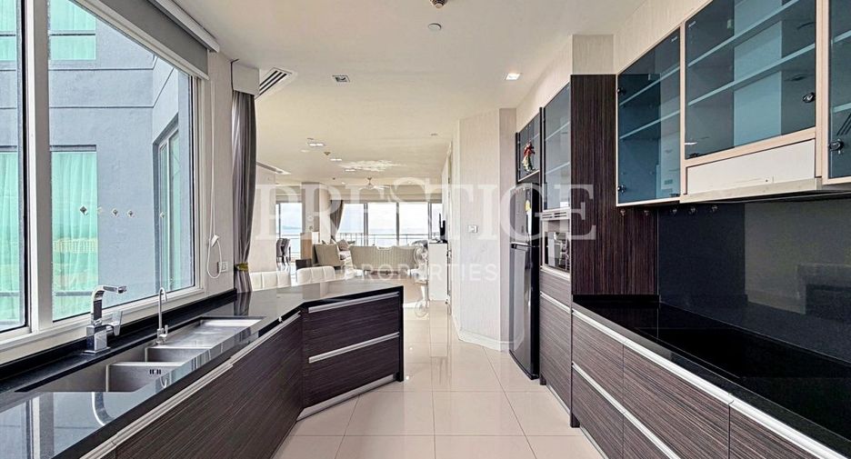 For rent 3 bedrooms condo in Jomtien, Pattaya