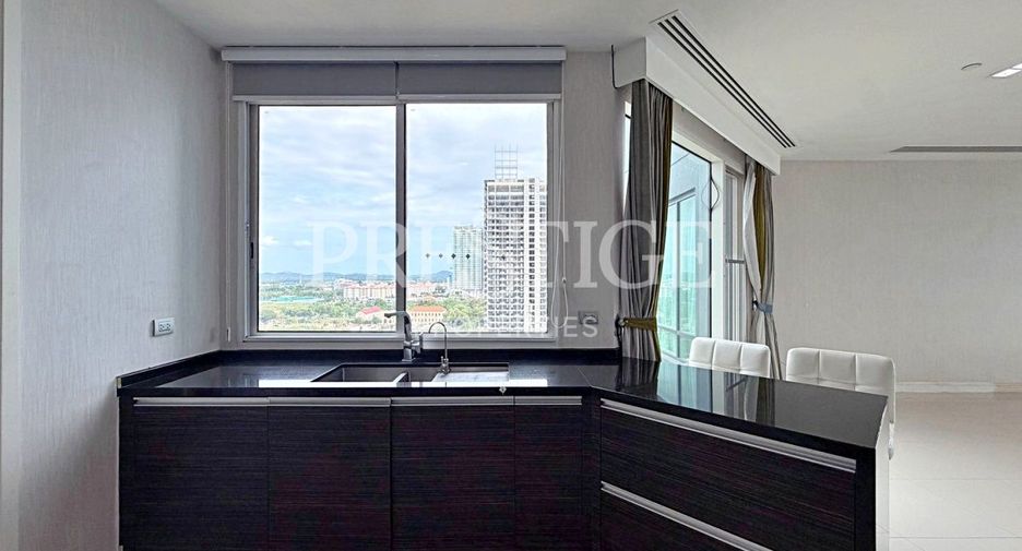For rent 3 bedrooms condo in Jomtien, Pattaya