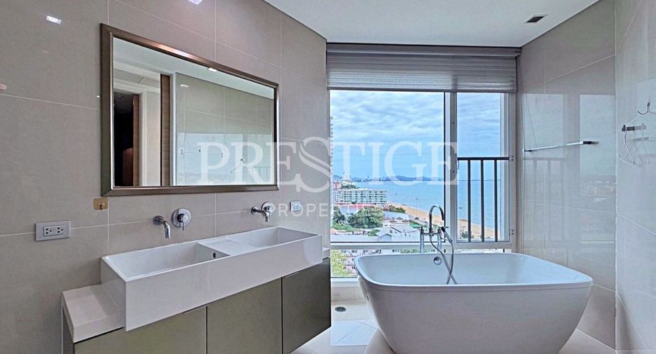 For rent 3 bedrooms condo in Jomtien, Pattaya
