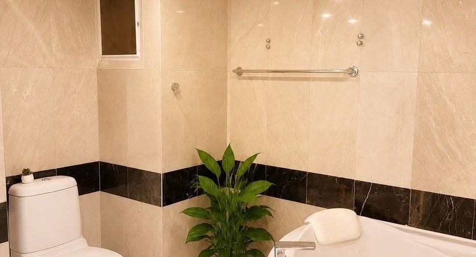For rent 4 bedrooms condo in Mueang Chiang Mai, Chiang Mai
