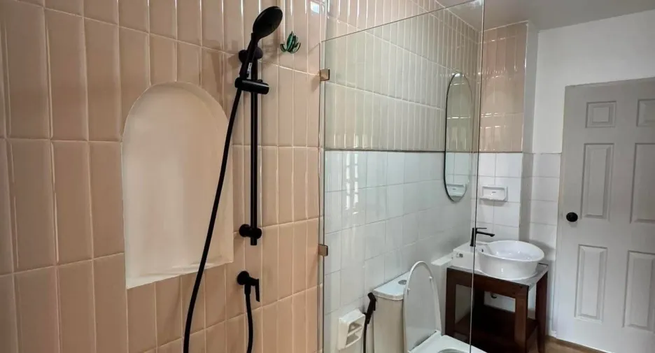 For rent and for sale 4 bedrooms townhouse in Mueang Chiang Mai, Chiang Mai