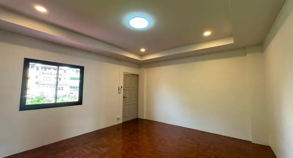 For rent and for sale 4 bedrooms townhouse in Mueang Chiang Mai, Chiang Mai