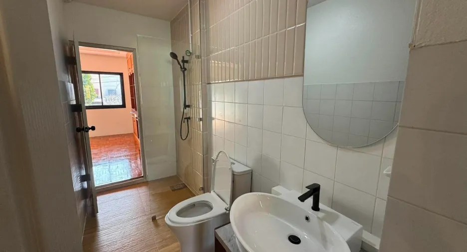 For rent and for sale 4 bedrooms townhouse in Mueang Chiang Mai, Chiang Mai