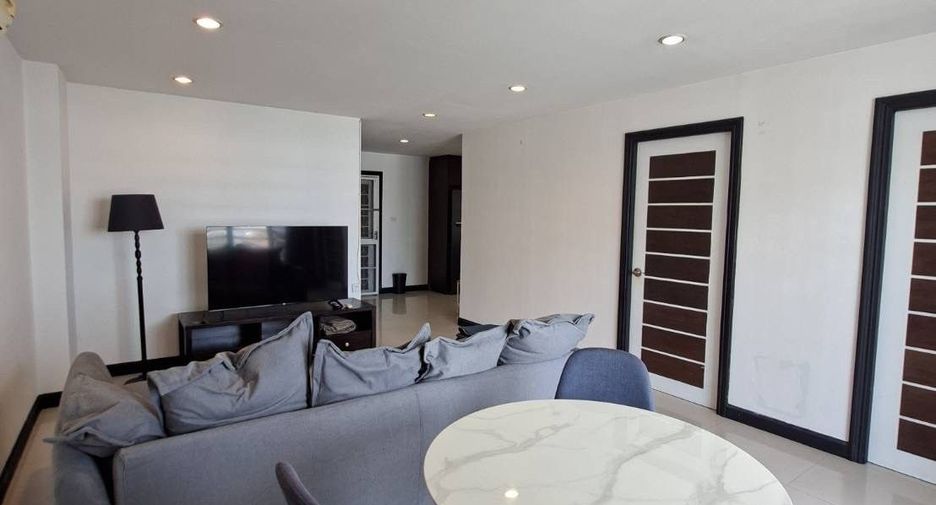 For rent 2 ベッドルーム condo in Phra Khanong, Bangkok
