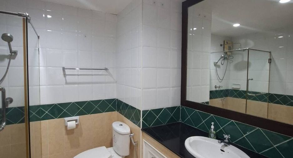 For rent 2 ベッドルーム condo in Phra Khanong, Bangkok