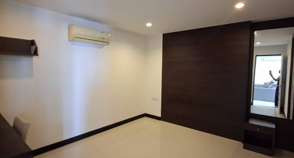 For rent 2 ベッドルーム condo in Phra Khanong, Bangkok