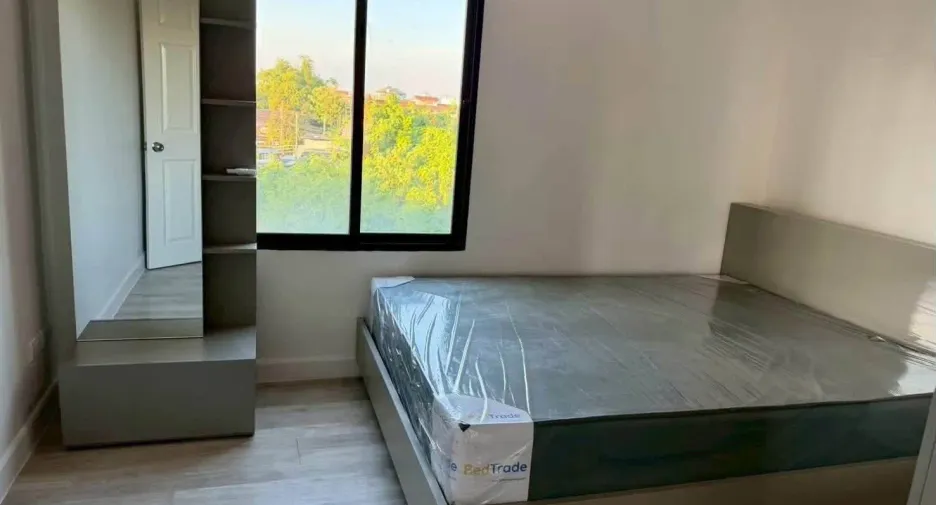 出租 3 卧室 联排别墅 在 Suan Luang, 曼谷
