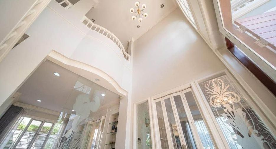 Haus zum Kauf und zur Miete mit 4 Zimmer in Bang Khen, Bangkok