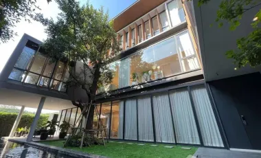 À louer 5 chambres maison à Huai Khwang, Bangkok
