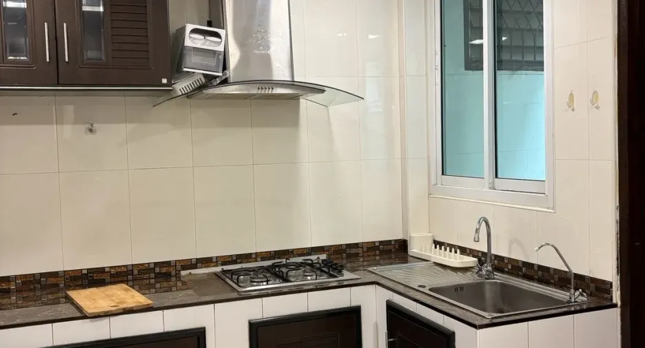 For rent 3 bedrooms townhouse in Khlong Toei, Bangkok