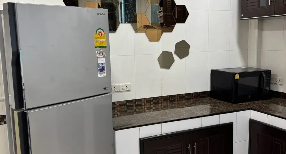 For rent 3 bedrooms townhouse in Khlong Toei, Bangkok