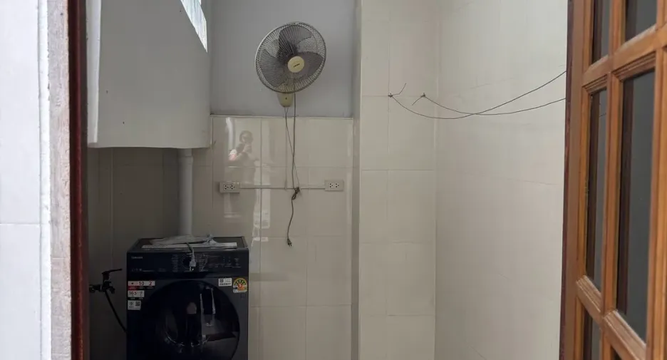 For rent 3 bedrooms townhouse in Khlong Toei, Bangkok