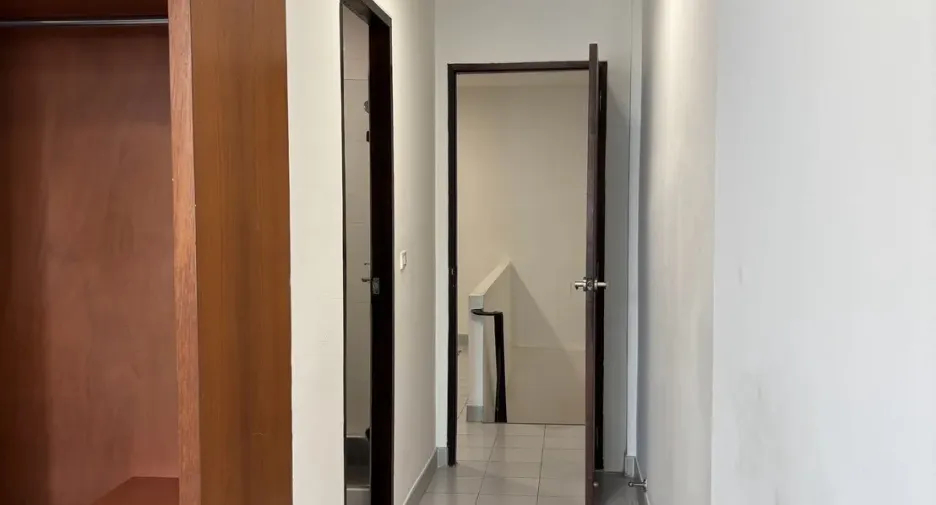 For rent 3 bedrooms townhouse in Khlong Toei, Bangkok