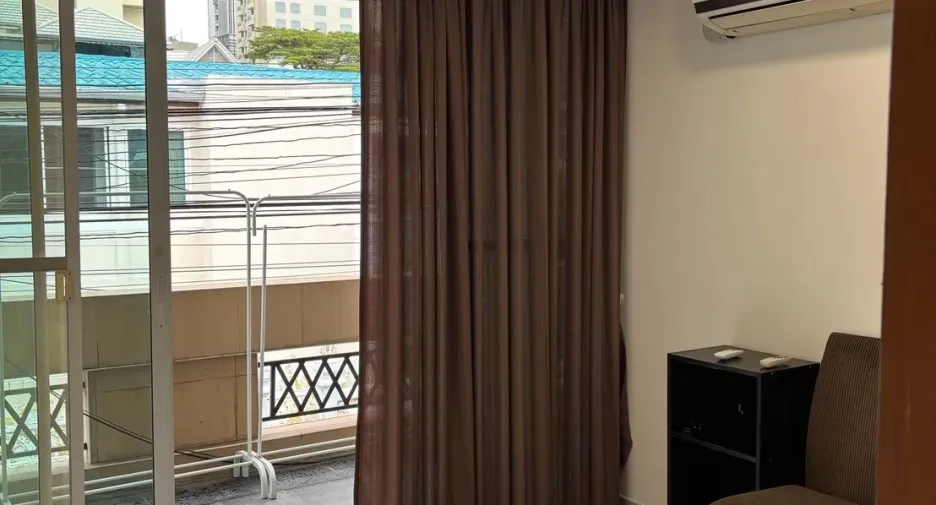 For rent 3 bedrooms townhouse in Khlong Toei, Bangkok