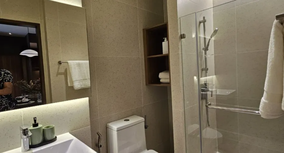 For sale 2 ベッドルーム condo in Ratchathewi, Bangkok