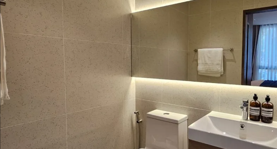 For sale 2 ベッドルーム condo in Ratchathewi, Bangkok