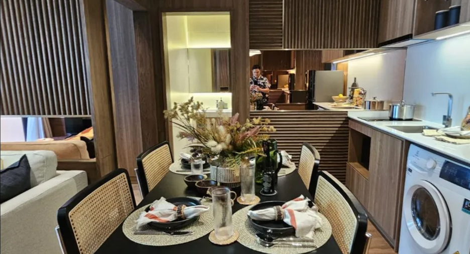 For sale 3 ベッドルーム condo in Ratchathewi, Bangkok
